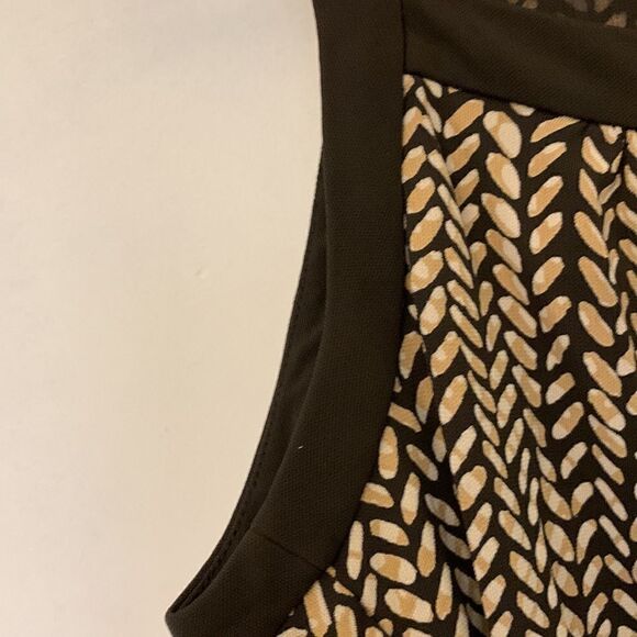 3/$30 Ann Taylor brown patterned tank top Size M. Length 19” Bust about 14 1/2 “ - Picture 3 of 6